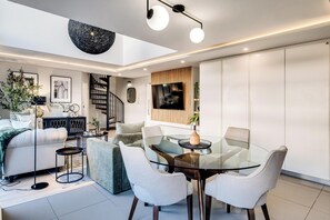 Dining - Bahati Executive Pad (Cape Town)
