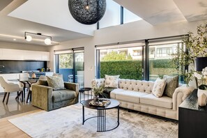 TV, fireplace, offices