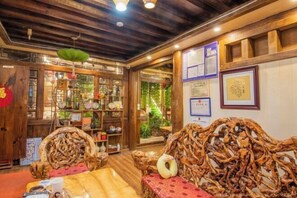 المنشأة من الداخل