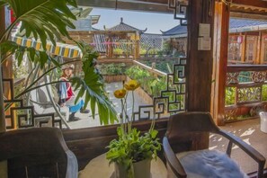 المنشأة من الداخل