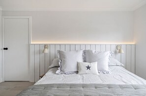 3 chambres, fer et planche à repasser, Wi-Fi, draps fournis