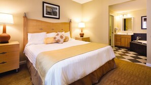 3 bedrooms, in-room safe, iron/ironing board, WiFi - 3BD w/Full Kitchen, Jetted Tub, W/D,  FREE PARKING, NO RESORT FEES!! (North Myrtle Beach)