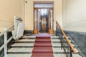 Front of property - Roma private rooms (Rome)