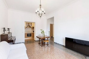 Premium Condo | Individually decorated, individually furnished, desk, laptop workspace - Roma private rooms (Rome)
