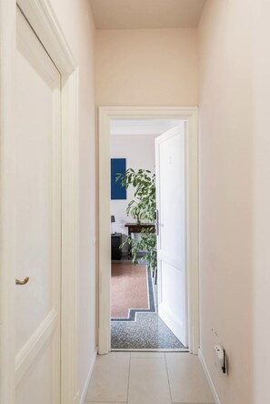 Deluxe Room | Individually decorated, individually furnished, desk, laptop workspace - Roma private rooms (Rome)