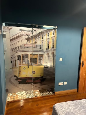 Tram 28 Loft | Baño | Regadera, regadera con hidromasaje, amenidades de baño ecológicas