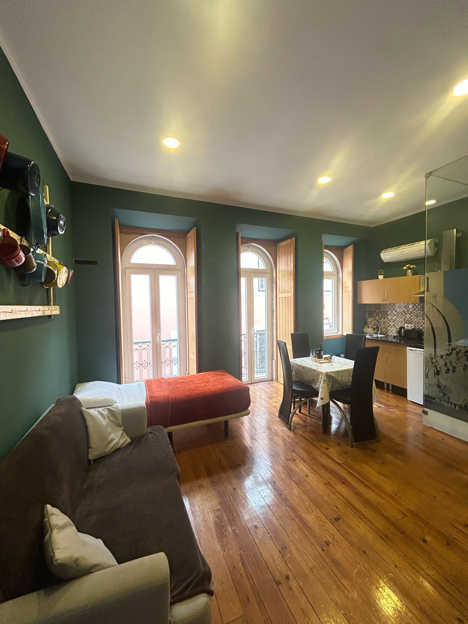 Sun Terrace | Wohnbereich | 40-Zoll-Flachbildfernseher mit Kabelempfang, Fernseher, Netflix