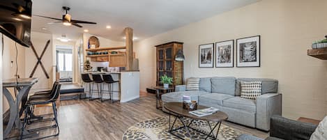 Televisión y chimenea