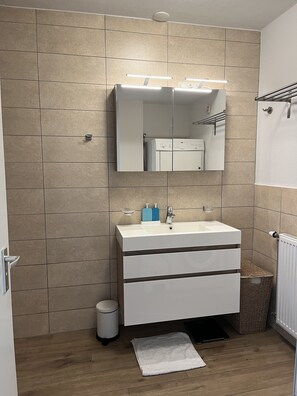 Handtücher, Seife, Toilettenpapier