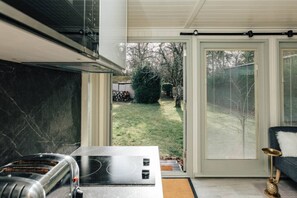 Mikrowelle, Herdplatte, Toaster, Kochgeschirr/Geschirr/Besteck