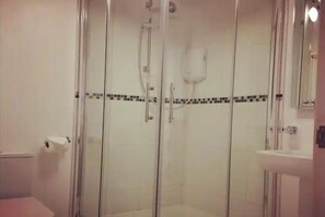 Serviettes fournies, savon