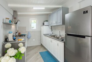 Refrigerador, horno, placa de cocina, lavavajillas