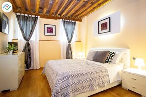 1 bedroom, iron/ironing board, travel cot, free WiFi - Antica Piazza Apartment (Lucca)