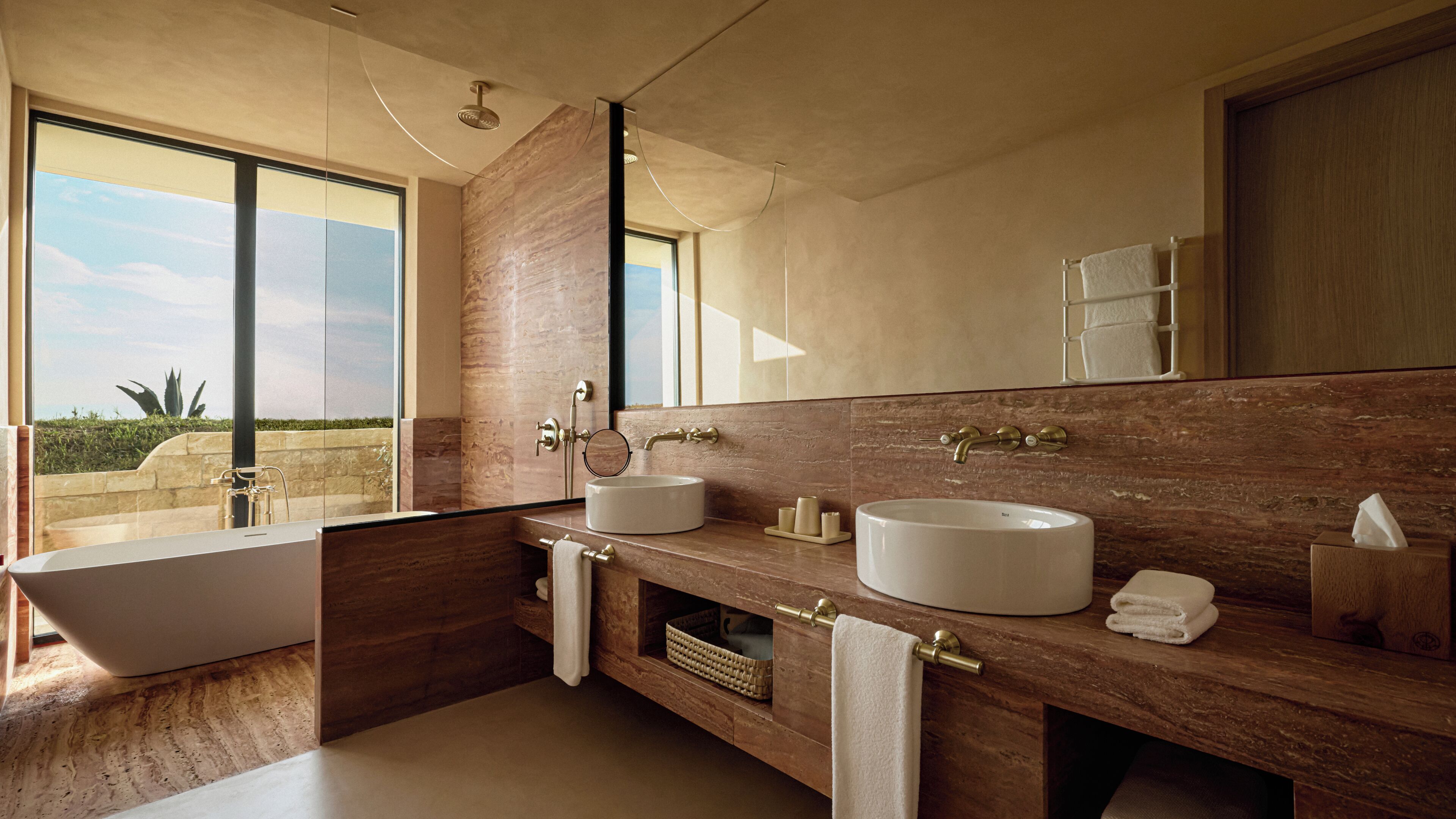 Un baño moderno con dos lavamanos, un espejo grande y una bañera.
