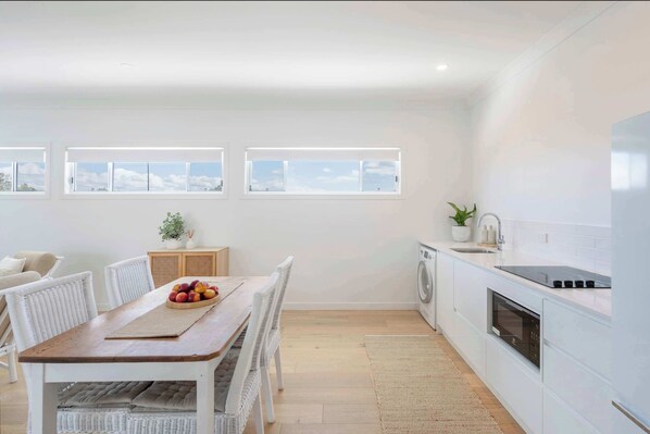 Fridge, microwave, oven, stovetop - Biirinba Breeze - Oceanstays (Yamba)