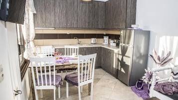 Frigorifero, forno, bollitore elettrico, tostapane