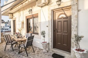 Outdoor dining - Kleopatra Deluxe Apartment with Jacuzzi (Kamilari)
