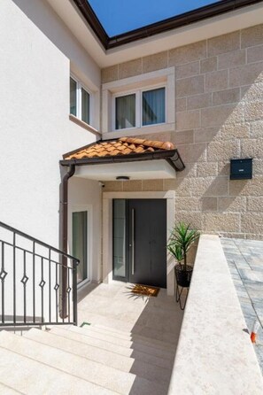 تفاصيل الفندق من الخارج