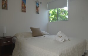 2 Schlafzimmer, Schreibtisch, Bügeleisen/Bügelbrett, kostenloses WLAN