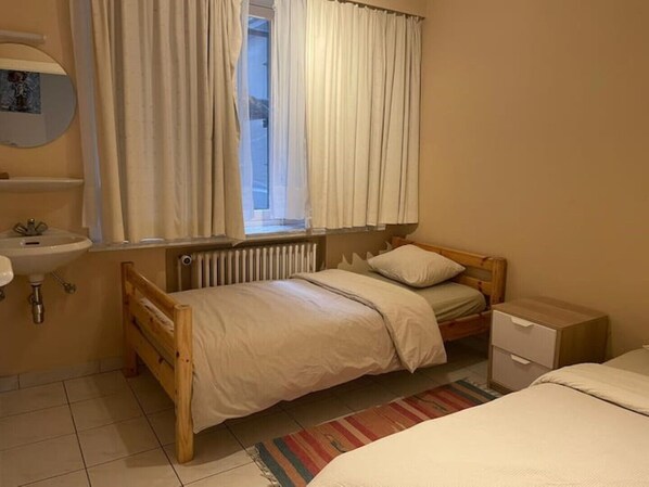 2 habitaciones, cuna de viaje, wifi gratis y ropa de cama 