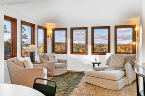 Televisión, videojuegos, libros y oficina 