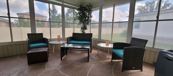 Safe 55+ Golf community with many amenities. Close to work, shopping and dining