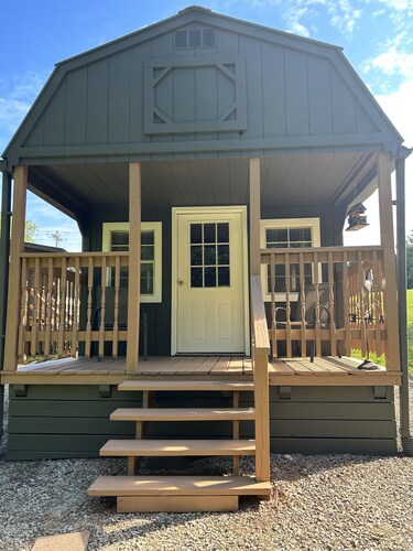 Newly updated Rough River Cottage with deck, grill and firepit!!