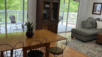 Smart TV, books, stereo