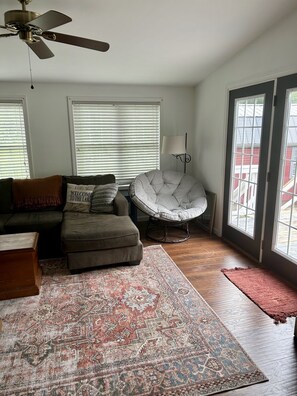 Smart TV, books, stereo