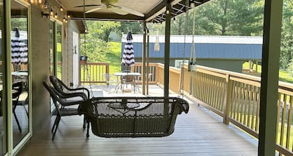 Newly updated Rough River Cottage with deck, grill and firepit!!