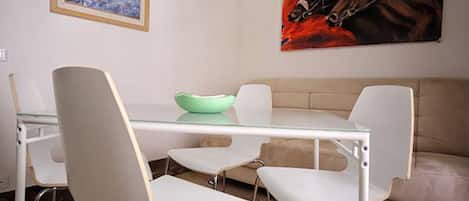 Basic Apartment | Living area