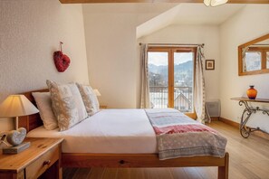 3 bedrooms, iron/ironing board, travel crib, free WiFi