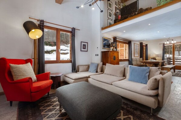 Smart TV, fireplace, foosball, stereo