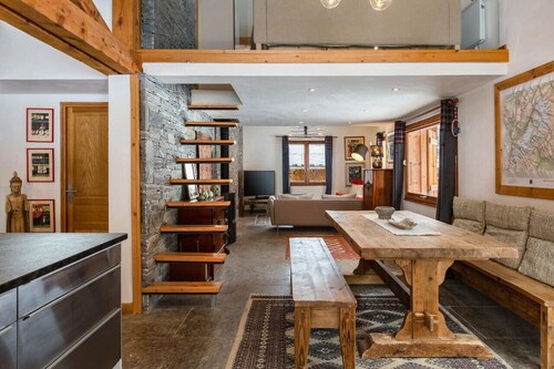 Fleur de Lys · Chalet 4BR Wood Stove |Home Cinema |Parental Suite