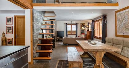 Fleur de Lys · Chalet 4BR Wood Stove |Home Cinema |Parental Suite