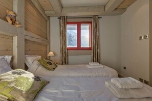 3 bedrooms, iron/ironing board, free WiFi, bed sheets