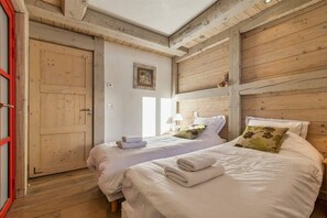 3 bedrooms, iron/ironing board, free WiFi, bed sheets