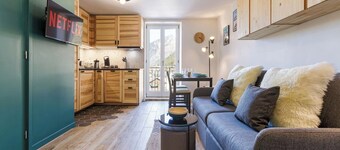 Chic 2 bedroom apartment in city center | next to Train Station