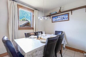 Dining - Amethyste · 2BR Apart Authentic | Mt Blanc View | Free Parking (Les Houches)