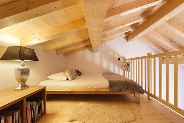 3 bedrooms, desk, free WiFi, bed sheets