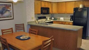 Fridge, coffee/tea maker