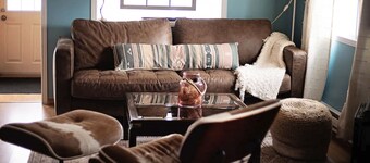 Beautiful cozy cottage, few steps to a sandy semi-private beach,
