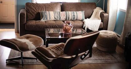 Beautiful cozy cottage, few steps to a sandy semi-private beach,