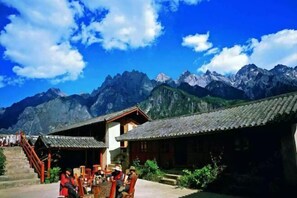 Garden - Tiger Leaping Gorge Tea-Horse Guesthouse (Shangri-La)