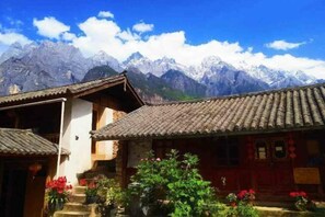 Garden - Tiger Leaping Gorge Tea-Horse Guesthouse (Shangri-La)