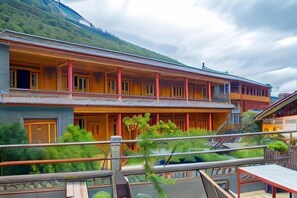 Interior - Tiger Leaping Gorge Tea-Horse Guesthouse (Shangri-La)