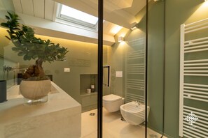 Exclusive Apartment | Bathroom | Towels - Suite Elios Ortigia (Syracuse)