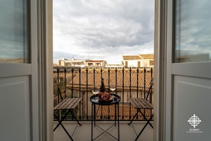 Exclusive Apartment | Terrace/patio