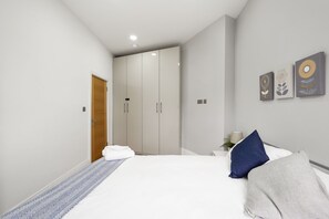 3 bedrooms, iron/ironing board, WiFi - 3 bed Penthouse Harrow centre (Harrow)