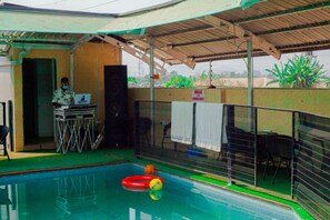 Outdoor pool - RONKIBOG CRYSTAL HOTEL & SUITES (Ado Ekiti)